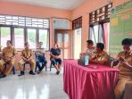 Pemdes Darunu saat menyelesaikan masalah antara masyarakat desa Darunu dan Bulo.