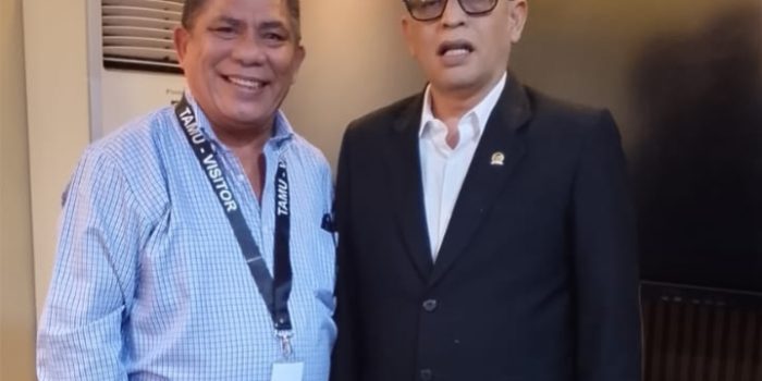 Ketum ARUN Bob Hasan yang juga Ketua Baleg DPR RI bersama Johan Noldy Awuy Koordinator ARUN Wilayah Indonesia Timur.